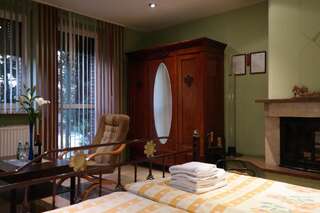 Отель VillaMirage Тарновске-Гуры Улучшенный двухместный номер с 1 двуспальной кроватью и диваном-5